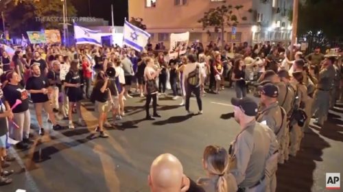 Demonstracije u Tel Avivu: Hiljade Izraelaca traže hitan prekid vatre u ratu sa Hamasom i ostavku vlade, okršaj sa policijom (VIDEO)