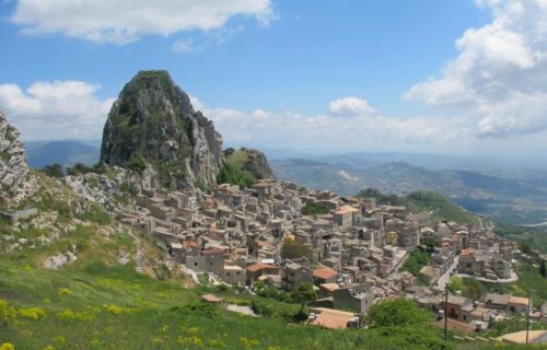 Italijanski gradić nudi nekretnine za 3 evra: Na prethodnim licitacijama stranci navalili, sve je planulo
