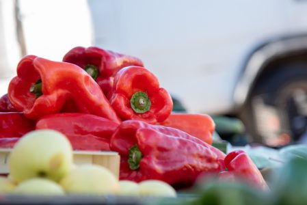 Zaboravite na dim i miris po celom stanu: Trik za pečenje paprika, ukus ostaje kao sa smederevca