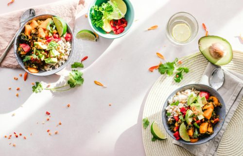 Ne palite šporet tokom ovih paklenih dana: Napravite salatu i uživajte u kvalitetnom obroku (RECEPT)