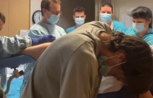 Tata prisutvovao porođaju pa pao u nesvest, komentar medicinske sestre na viralan snimak je hit (VIDEO)