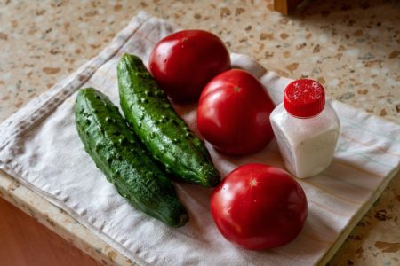 Ako ste uzeli paradajz i krastavac da napravite salatu, odmah stanite! Prvo pročitajte ovaj tekst