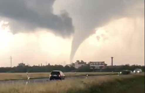 Tornado u Mađarskoj nakon superćelijske oluje (VIDEO)