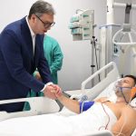 Nećemo imati milosti prema terorizmu: Vučić nakon posete žandarmu teško povređenom u terorističkom napadu