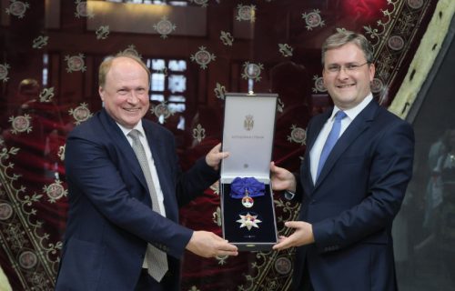 Orden srpske zastave prvog stepena Vladimiru Tolstoju