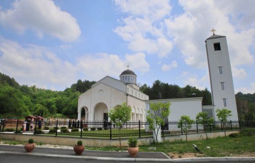 Osveštan kamen temeljac parohijskog doma crkve Pokrova Presvete Bogorodice u Užicu