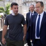 "Srbija treba da bude ponosna": Dačić uručio plaketu za hrabrost Milošu Jevremoviću