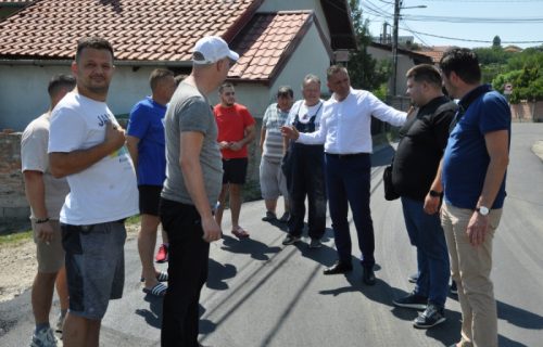 Asfaltiranje obavljeno na inicijativu građana: Čelnici opštine Zvezdara obišli završene radove u Malom Mokrom Lugu