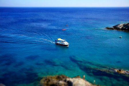Drama na Halkidikiju: Potonuo čamac sa turistima, krenuli da plivaju ka kopnu