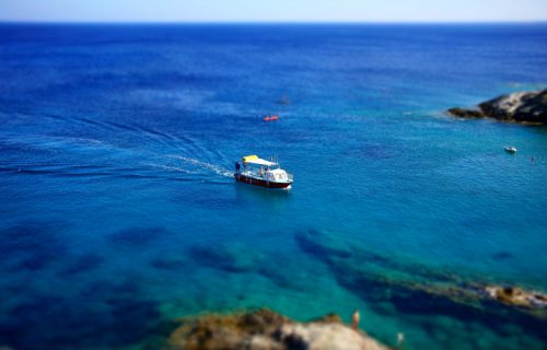 Drama na Halkidikiju: Potonuo čamac sa turistima, krenuli da plivaju ka kopnu