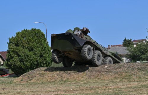 Obuka kopnene vojske na oklopnim transporterima