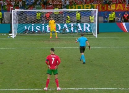 Kakva drama u Frankfurtu! Ronaldo ni penal ne može da pogodi, plače kao malo dete! (VIDEO)