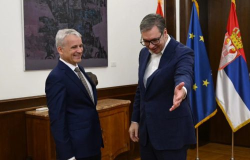 Vučić sa ministrom policije Švajcarske: "Istakao sam hitnu potrebu za pooštravanjem mera jačanja opšte bezbednosti"