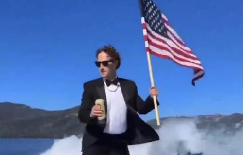 Nastavlja se rat milijardera - Zakerberg pije pivo i surfuje, dok Ilon Mask negoduje: "Više volim da radim" (VIDEO)