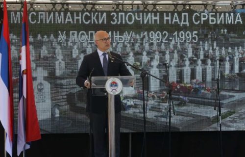 Miloš Vučević položio venac povodom 32 godine od stradanja Srba u Podrinju (FOTO)