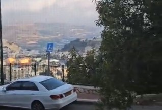 Snimljen trenutak užasa: Raketa pada na fudbalski teren, čuje se prasak (VIDEO)