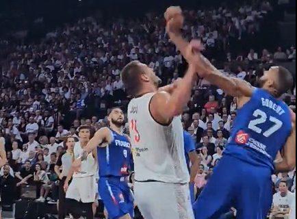 Jokićeva lekcija! Uništava Francuze na njihovom parketu! (VIDEO)