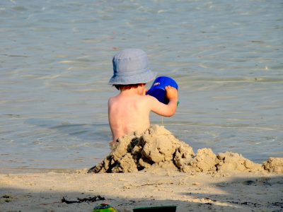 Jeziv prizor na plaži u Bečićima: Pogledajte šta vreba među dečjim igračkama