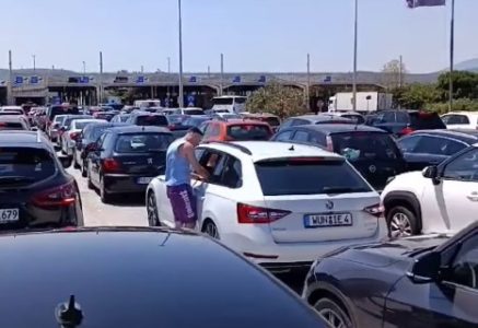 Stanje na granicama: Kamioni na Batrovcima čekaju četiri sata, na naplatnim rampama bez gužve