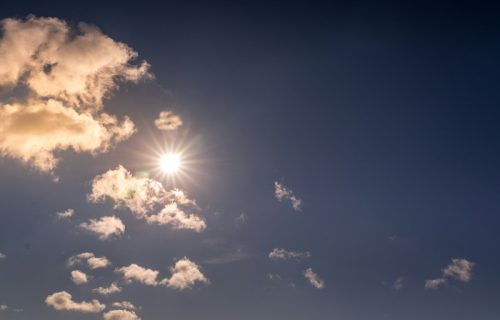 Vreli dani i tropske noći sve do polovine meseca, danas temperatura do 37 stepeni