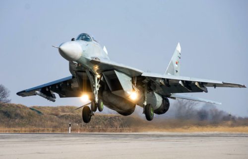 Letačka obuka pripadnika lovačke avijacijske eskadrile na avionima mig-29 (FOTO)