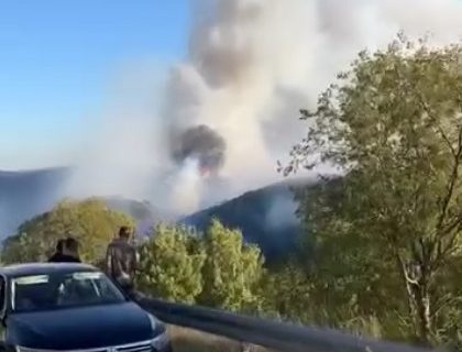 Veliki požar u blizini Zadra, čuju se i detonacije