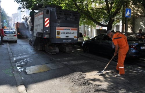Počeli radovi na sanaciji kolovoza u Zahumskoj ulici: Građani podneli peticiju, gradska opština usvojila