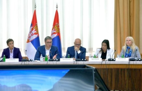 Predsednik Vučić sa naučnicima u Palati Srbija: "Interes reindustrijalizacija Srbije, ali ne po cenu zdravlja ljudi" (VIDEO)