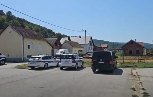 Opsadno stanje u Brestovcu: Muškarac se sa porodicom zatvorio u kuću i preti, u toku su pregovori