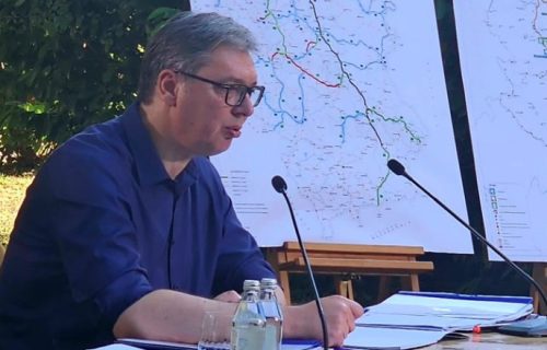Predsednik Vučić se obratio javnosti: "Sledi povećanje penzija od 11 odsto i povećanje plata za prosvetne radnike" (VIDEO)
