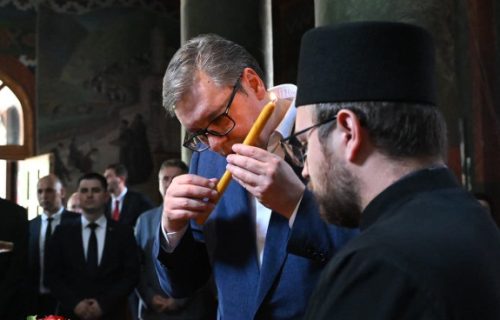 Vučić sa makedonskom predsednicom obišao manastir: "Prohor Pčinjski najbolje mesto za ovaj susret" (FOTO)