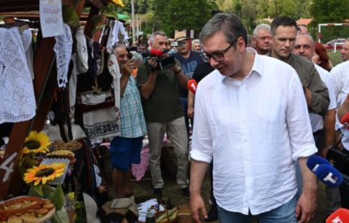 Predsednik Vučić u Medveđici na manifestaciji "Dani proje i sira": "Istočna Srbija je veličanstvena, Žagubica ima potencijala" (VIDEO)