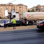 Lančani sudar sedam vozila kod Ade Ciganlije, među njima i cisterna sa gorivom (VIDEO)