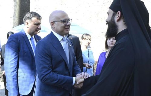 Da sačuvamo ovu veliku srpsku svetinju: Premijer Vučević u manastiru Manasija