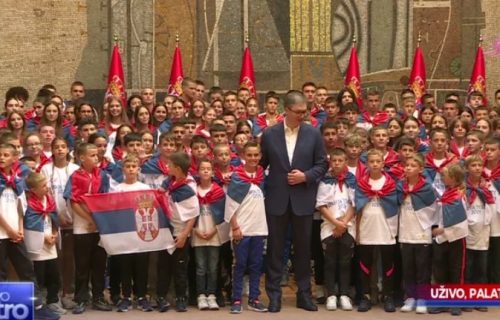 "Srbija nije samo mesto na mapi, već mesto u srcu": Predsednik primio učesnike kampa "Srbija te zove 2024" (FOTO+VIDEO)