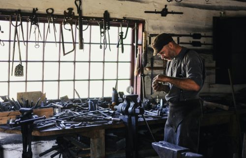 Potraga za zanatlijama, kuvarima plata i do 300.000 dinara – koja zanimanja su najtraženija u Srbiji