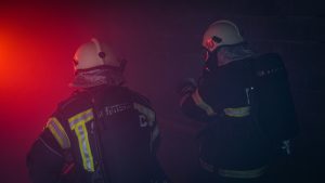 Buknuo ogroman požar u Čačku: Vatra se proširila iz stolarske radionice