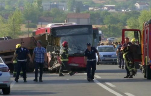 Poznato u kakvom su stanju povređeni u saobraćajnoj nesreći kod Umke: Oglasili se iz UC Beograd