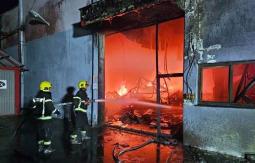 Osmoro povređenih u požaru u Brčkom: Zapalila se fabrika nameštaja, vatrogasci se još bore sa buktinjom