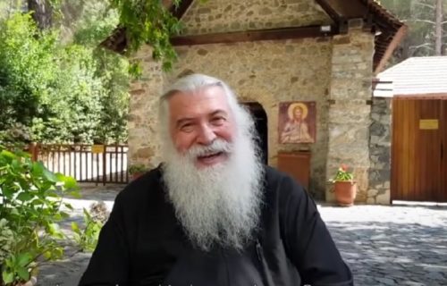 Sveti starac Elpidije sa Rodosa poručio: "Molite se za vašeg predsednika, on je poslednji pravi državnik"