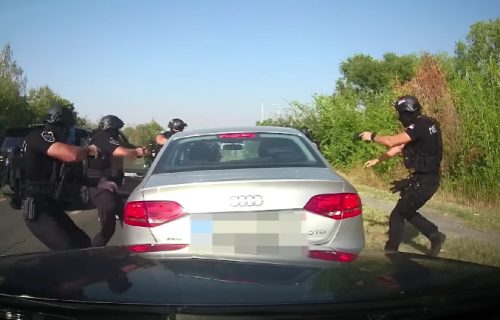 Pogledajte veliku akciju policije: Uhapšeni kriminalci, pretresom pronađeno oružje i bombe (VIDEO)
