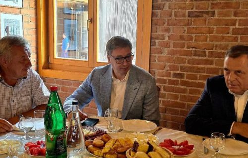 Predsednik Vučić obišao destileriju TIM: "Obilaznica Užice ide odmah, radićemo i tunel ispod Azbukovice" (VIDEO)