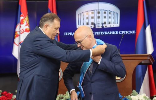 Dodik odlikovao premijera Vučevića Ordenom Republike Srpske: "Lenta ide u prave ruke" (FOTO)