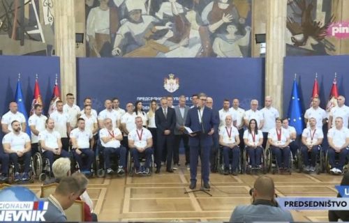 "Veliko hvala, ponosan sam na sve vas!": Vučić sa našim paraolimpijcima (FOTO)