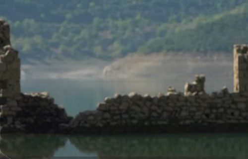 Neverovatan prizor u Grčkoj: Nakon 50 godina izronilo potopljeno selo (VIDEO)