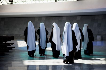 Izbio “sveti rat” zbog plažnog bara: Časne sestre se pobunile, EU pravila udaraju na humanitarni rad