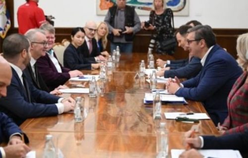 Predsednik Vučić sa delegacijom MMF: "Pregovori bili naporni, ali je ostvaren sjajan napredak" (FOTO)