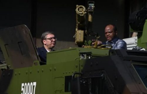 Vučić obišao VTI sa kraljem Esvatinija: "Uveren sam da ćemo ostvariti dobru vojno - tehnološku saradnju" (FOTO)