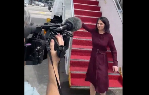 Kakav "srdačan i topao doček": Analena Berbok doputovala u Kinu, niko je nije sačekao, ni vozač (VIDEO)