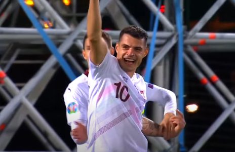 Dokle, bre, više?! Džaka ponovo pokazao dvoglavog orla, albanski provokator ne staje (VIDEO)